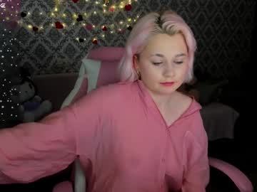 girl
        helena__miller cam image #22813