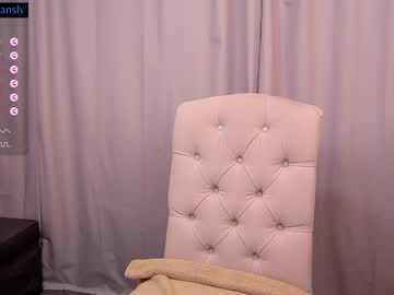 girl
        its_lily cam image #551