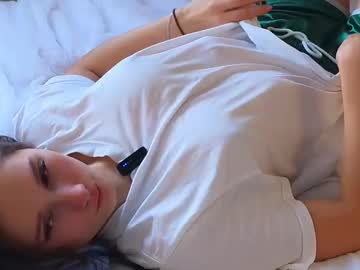 girl
        hanneloregurwell cam image #30347