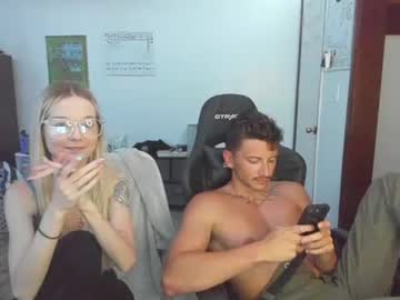 couple Cam Girls Live with cowsgomoo101
