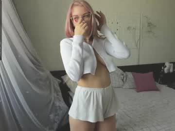 girl
        pureaffection cam image #8783