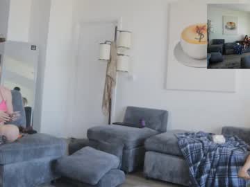 couple Cam Girls Live with thepluglove